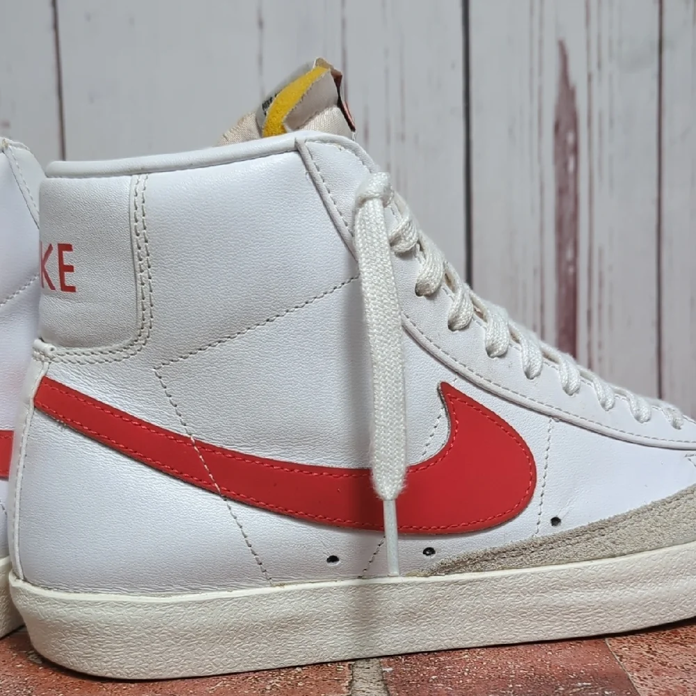 NIKE Sail White Blazer Mid 77 Habanero Red Logo High‎ Top Sneaker Women's 9.5